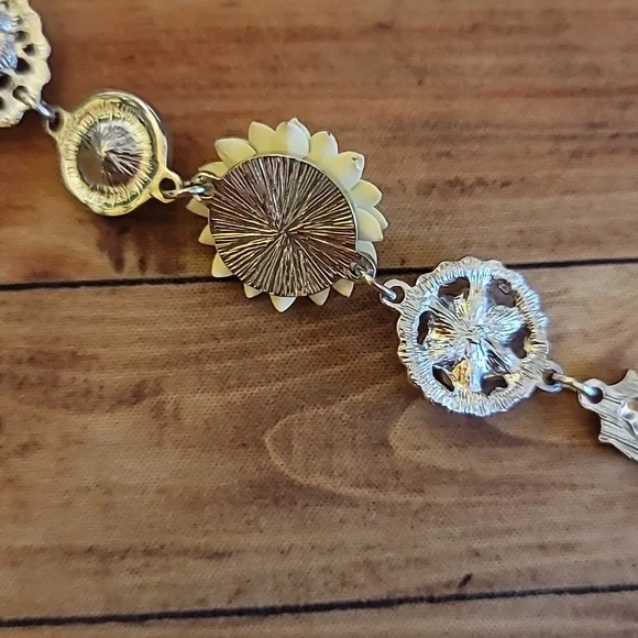 Rhinestone and Flower Bracelet - Picture 6 of 9